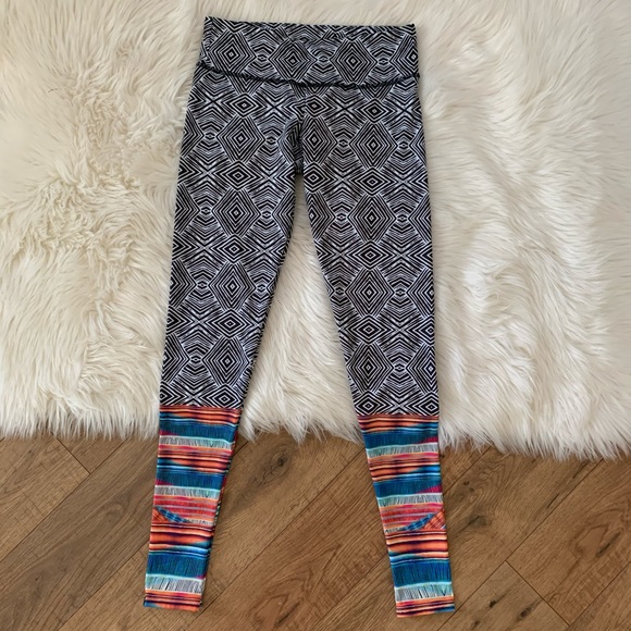 NWT Onzie Multicolor Graphic Workout Legging - Picture 3 of 7